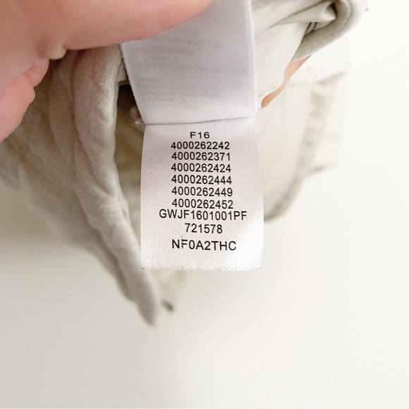 The North Face Pseudio Quilted Vest - Picture 9 of 11